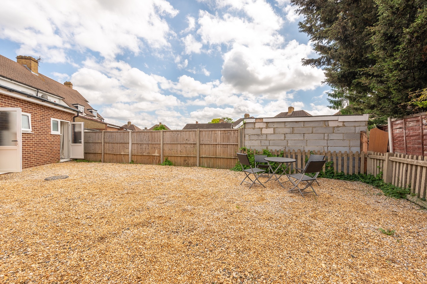 Feltham Room in a Shared House, Tennyson Close, TW14 To Rent Now