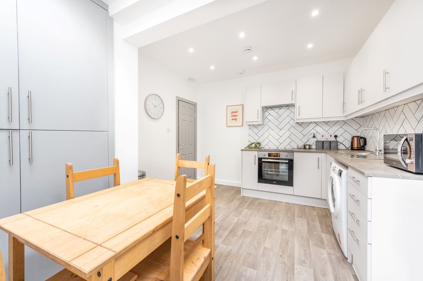 Feltham Room in a Shared House, Tennyson Close, TW14 To Rent Now