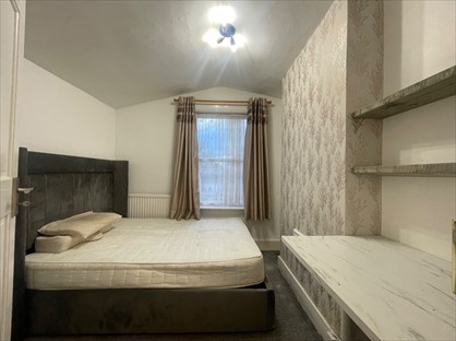 Room in a Shared House, Dagnall Park, SE25