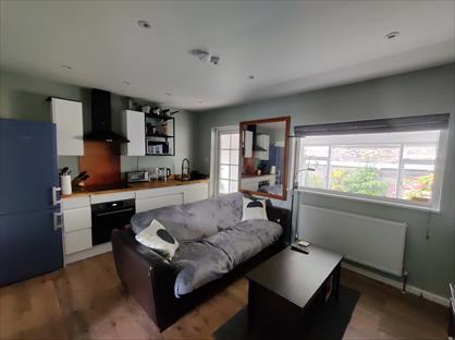 1 Bed Semi-Detached House, Sunny Bank, SE25