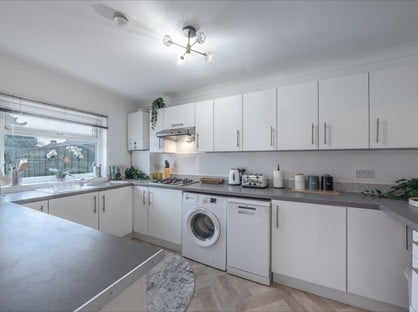 3 Bed End Terrace, Heathway, RM10