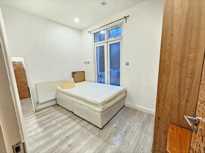 1 Bed Flat, The Vale, W3