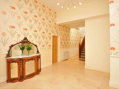 1 Bed Flat, Warren Road, TQ2