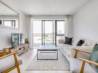 2 Bed Flat, Knightley Walk, SW18