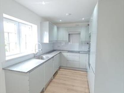 2 Bed Flat, Sherlock Close, SW16