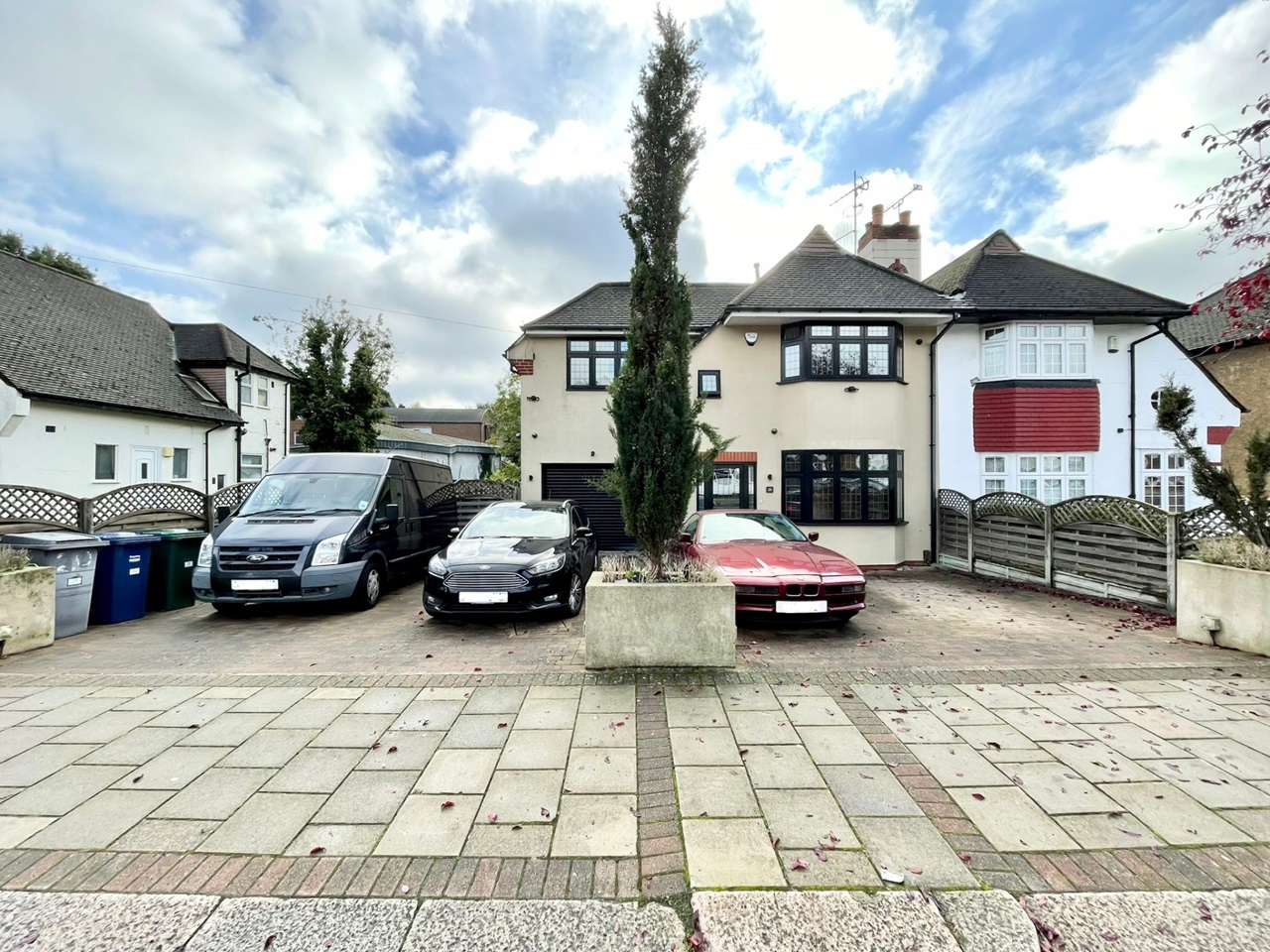 Edgware 5 Bed SemiDetached House, Warwick Avenue, HA8 To Rent Now