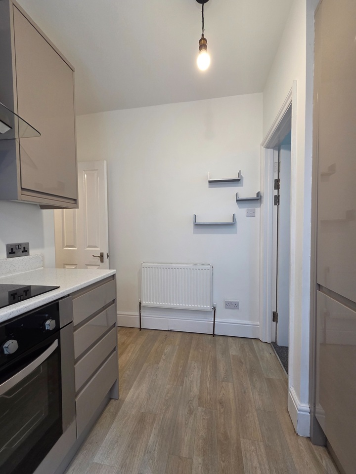 London - 2 Bed Flat, Farley Road, SE6 - To Rent Now for £1,850.00 p/m