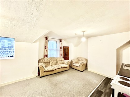 Studio Flat, Aquarium Street, LL18