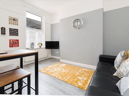 Room in a Shared House, Empress Road, L7