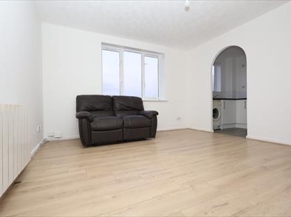 1 Bed Flat, Bradley Court, EN3