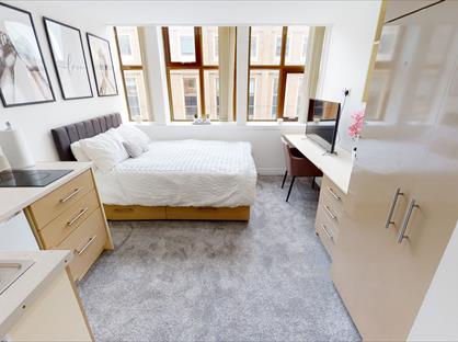 Studio Flat, Pall Mall, L3