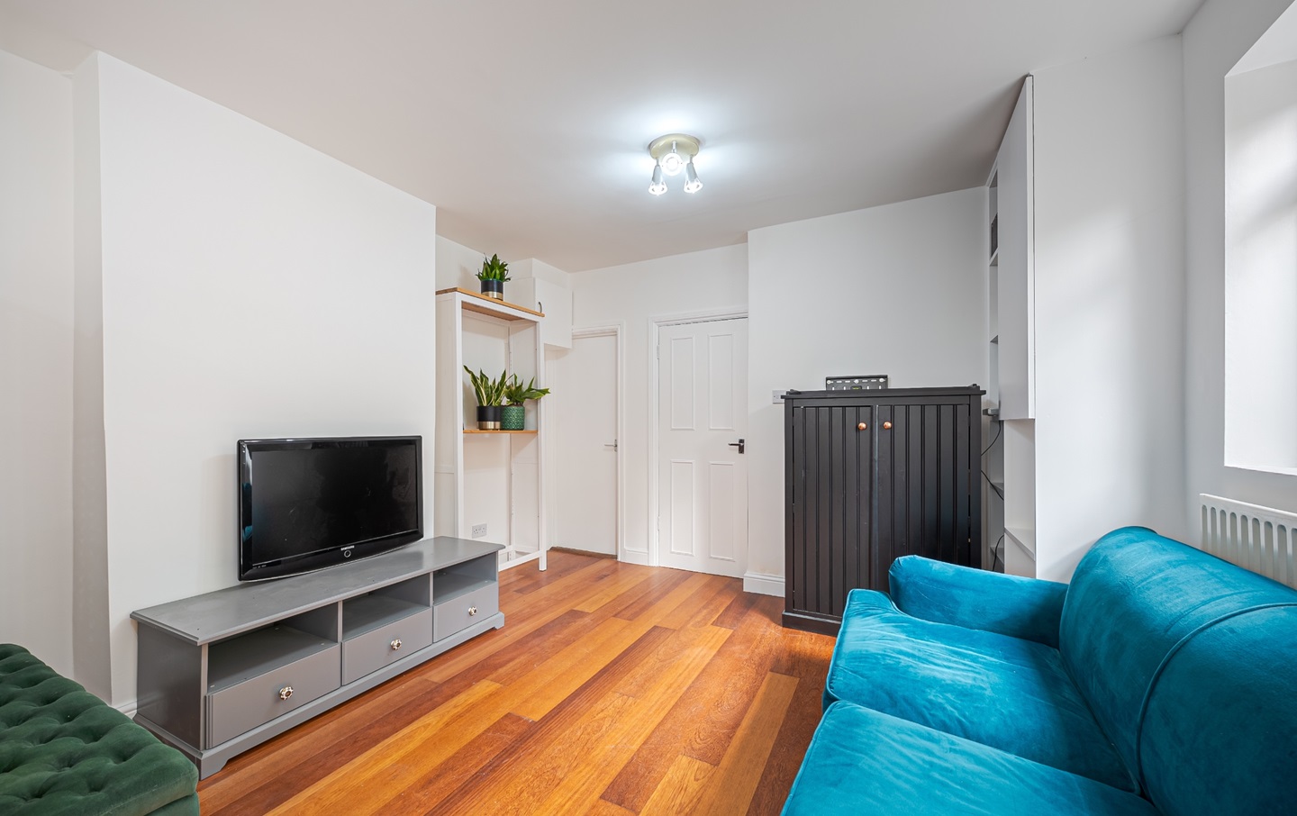 London 2 Bed Flat, Earlsfield Road, SW18 To Rent Now for £2,100.00 p/m
