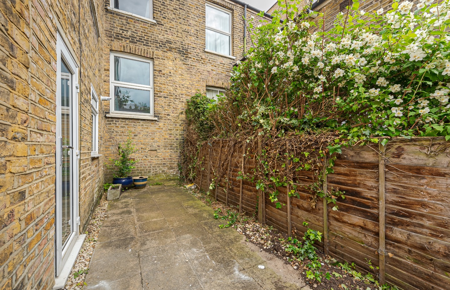 London 2 Bed Flat, Earlsfield Road, SW18 To Rent Now for £2,100.00 p/m