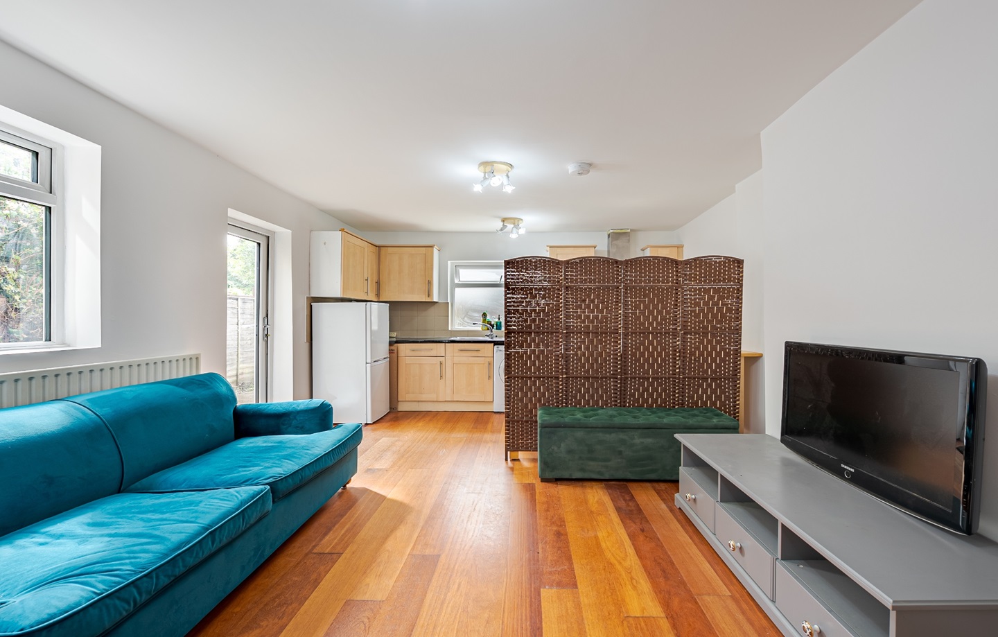 London 2 Bed Flat, Earlsfield Road, SW18 To Rent Now for £2,100.00 p/m