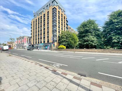 1 Bed Flat, Charter House, IG1