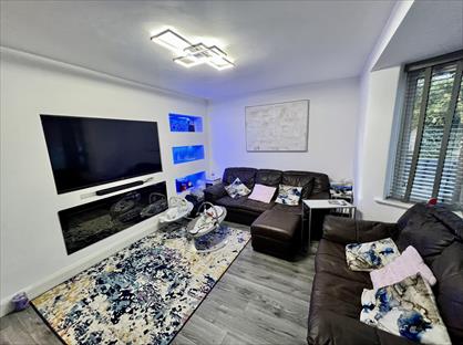 3 Bed Semi-Detached House, Nettlebarn Road, M22