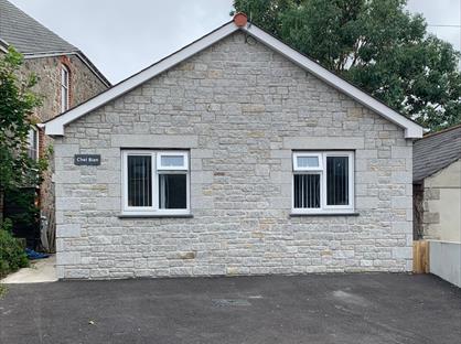 2 Bed Bungalow, North Parade, TR14
