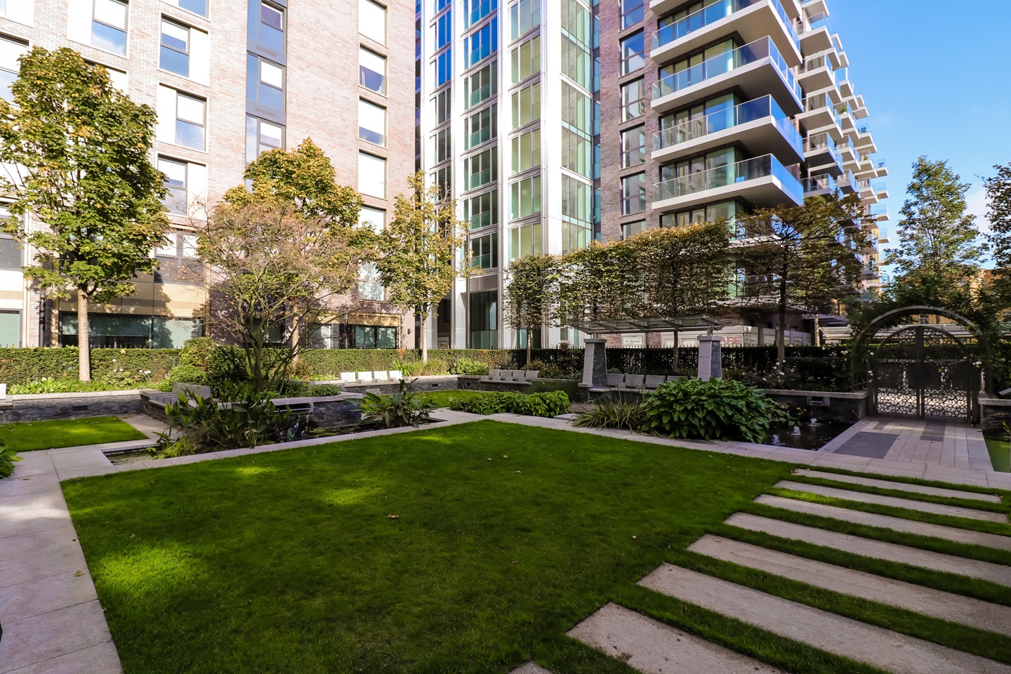 London 1 Bed Flat, Gowers Walk, E1 To Rent Now for £2,000.00 p/m