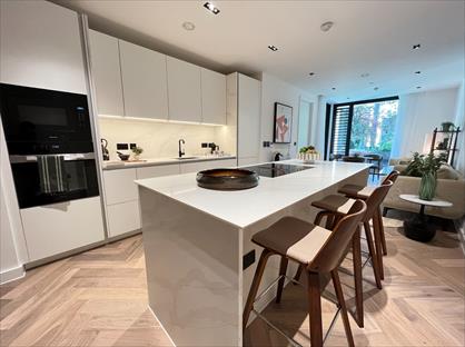 1 Bed Flat, Cluny Mews, SW5