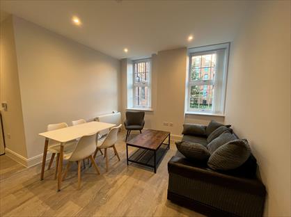 2 Bed Flat, Stoke Gardens, SL1