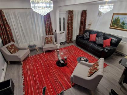 4 Bed Detached House, Tryfan Close, IG4