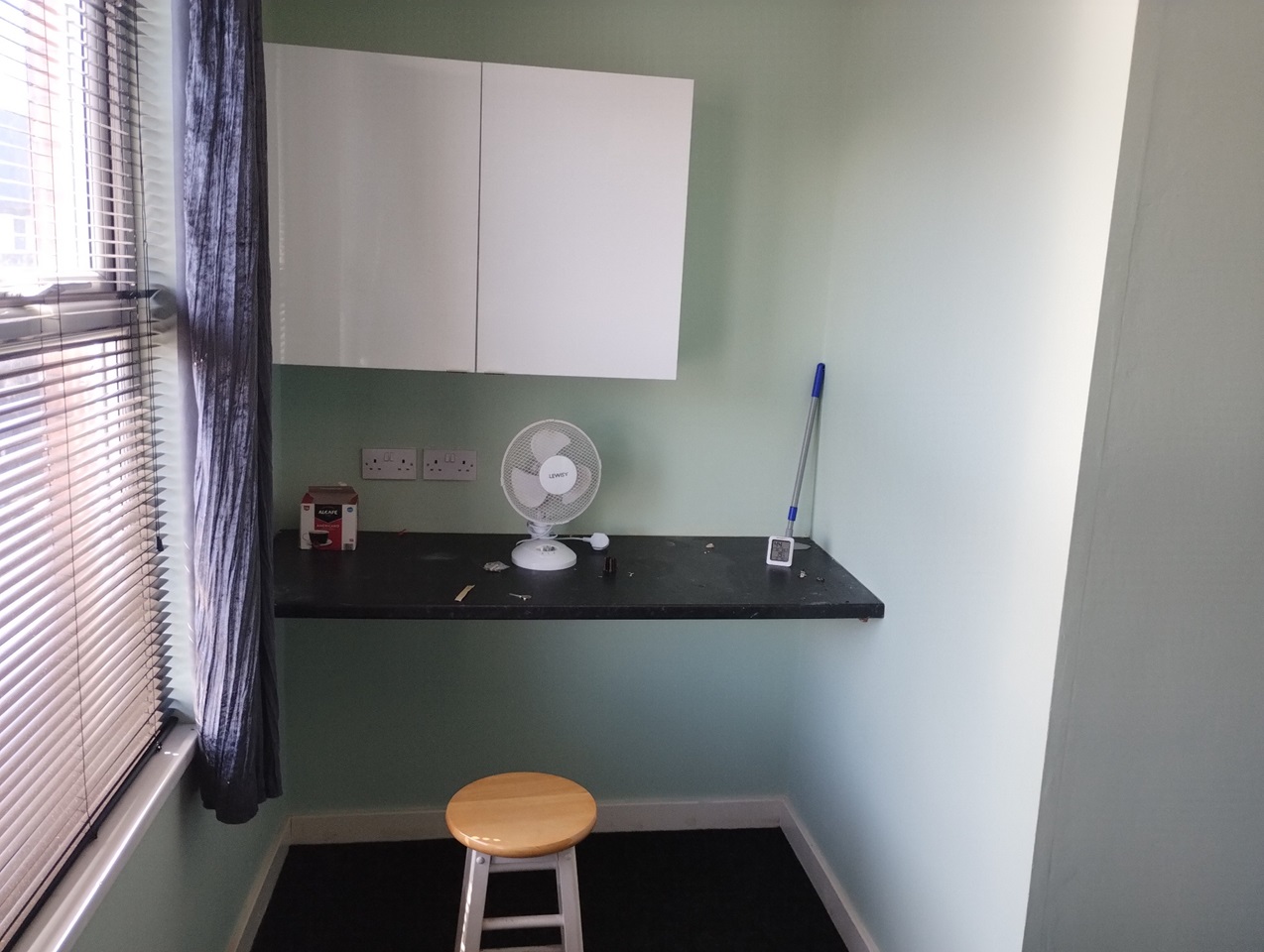 Bootle Bedsit, Knowsley Road, L20 To Rent Now for £450.00 p/m