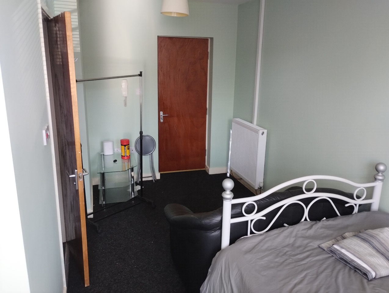 Bootle Bedsit, Knowsley Road, L20 To Rent Now for £450.00 p/m