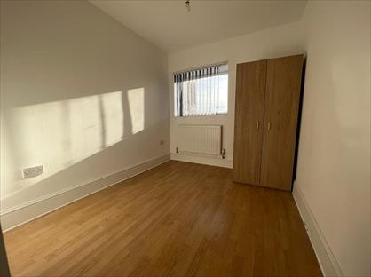 1 Bed Flat, Mimosa Close, CR4
