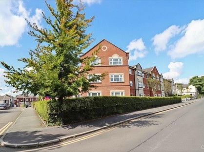 2 Bed Flat, Manor Fold, M28