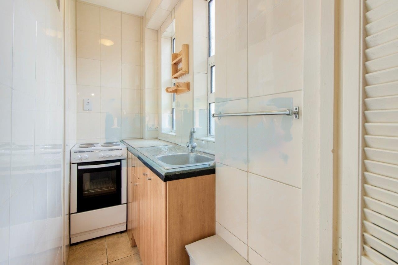 London Studio Flat, Finchley Road, NW2 To Rent Now for £1,150.00 p/m
