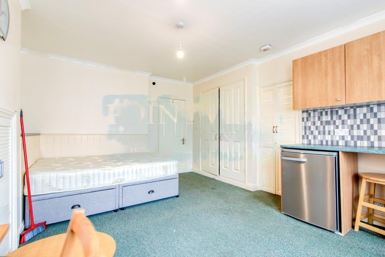 London Studio Flat, Finchley Road, NW2 To Rent Now for £1,150.00 p/m