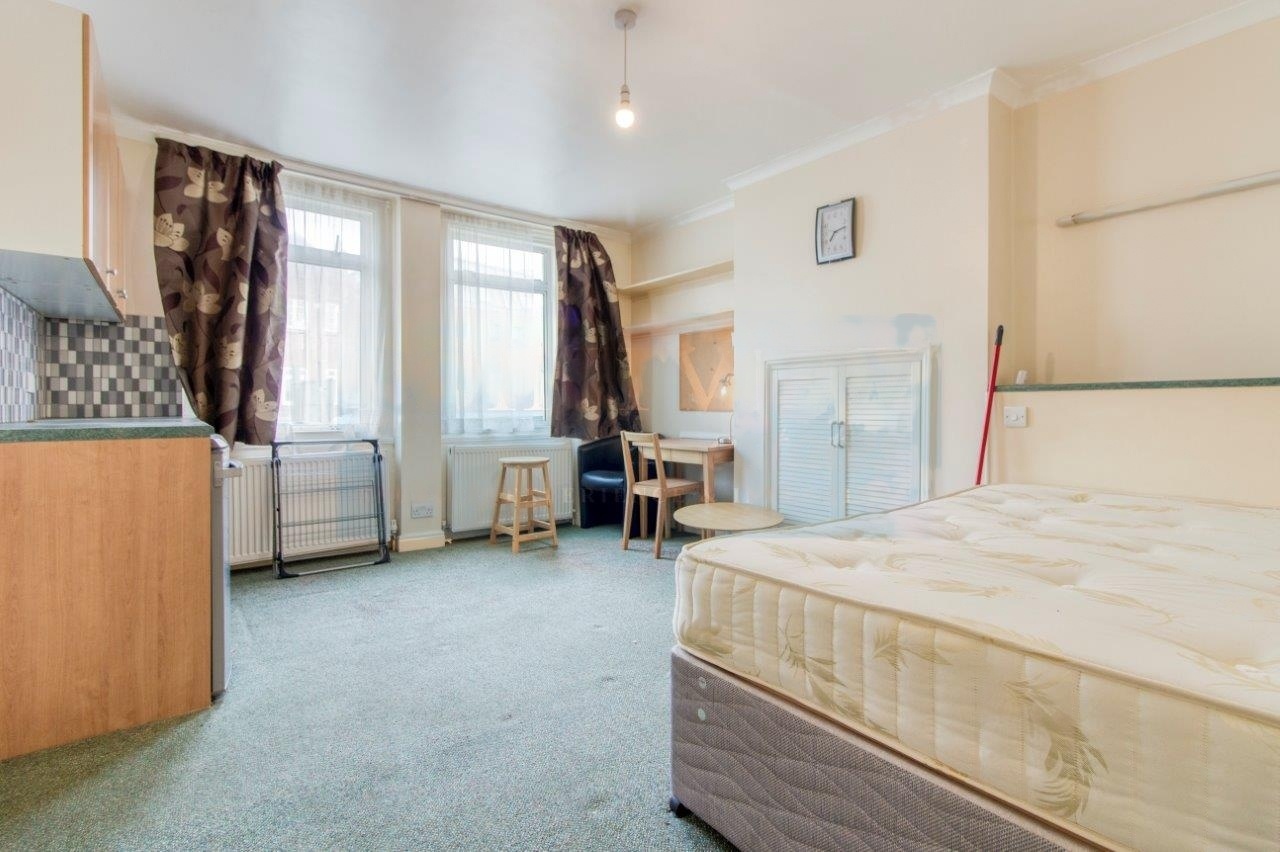 London Studio Flat, Finchley Road, NW2 To Rent Now for £1,150.00 p/m