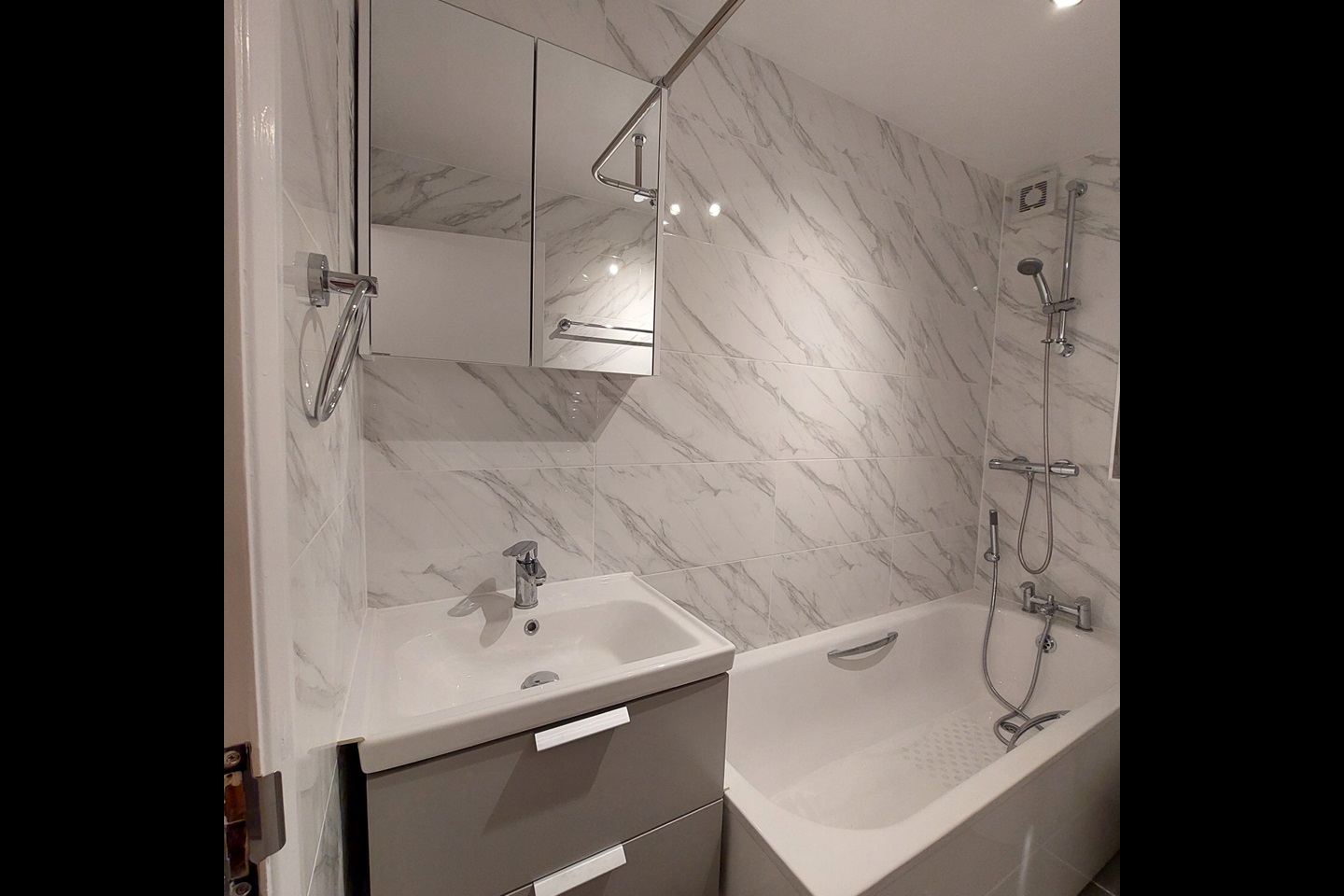 1 Bed Flat, John Silkin Lane, SE8 photo 2