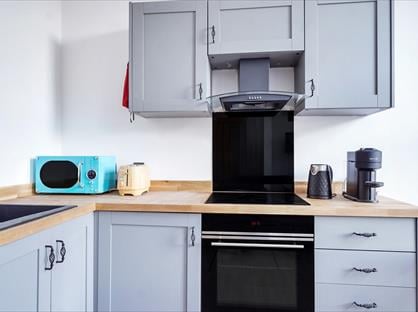 1 Bed Flat, Tudor House, HD6