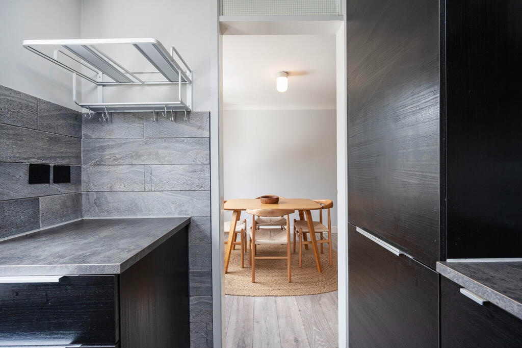 1 Bed Flat, Regan Way, N1 photo 4