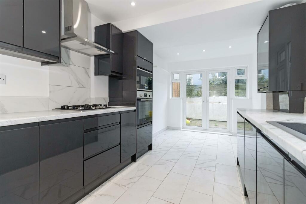 4 Bed Terraced House, Mortimer Road, BN3