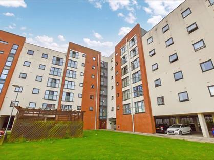 2 Bed Flat, Ladywell Point, M50