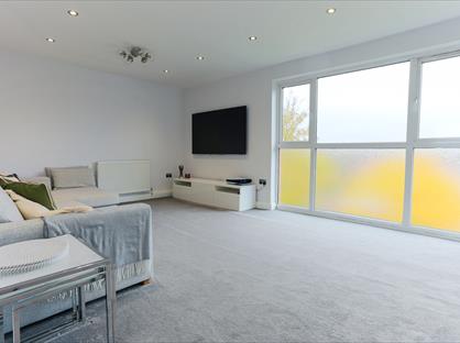 2 Bed Flat, Linden Lea, WD25