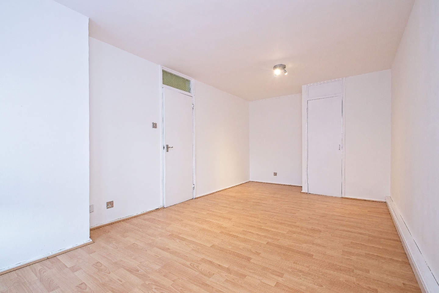 1 Bed Flat, Camber House, SE15, N1 7GU