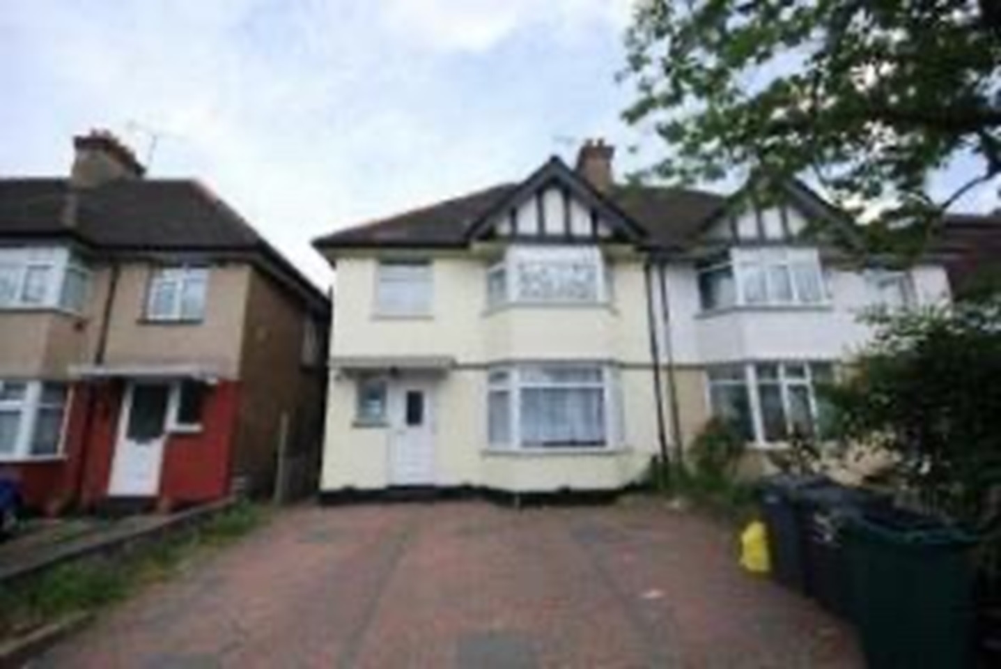 London 2 Bed Flat, Hendon Way, NW2 To Rent Now for £2,000.00 p/m