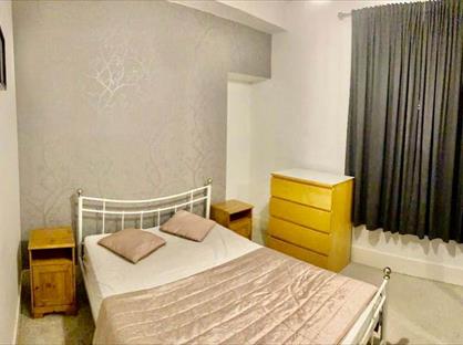 1 Bed Flat, Hollybank Place, AB11