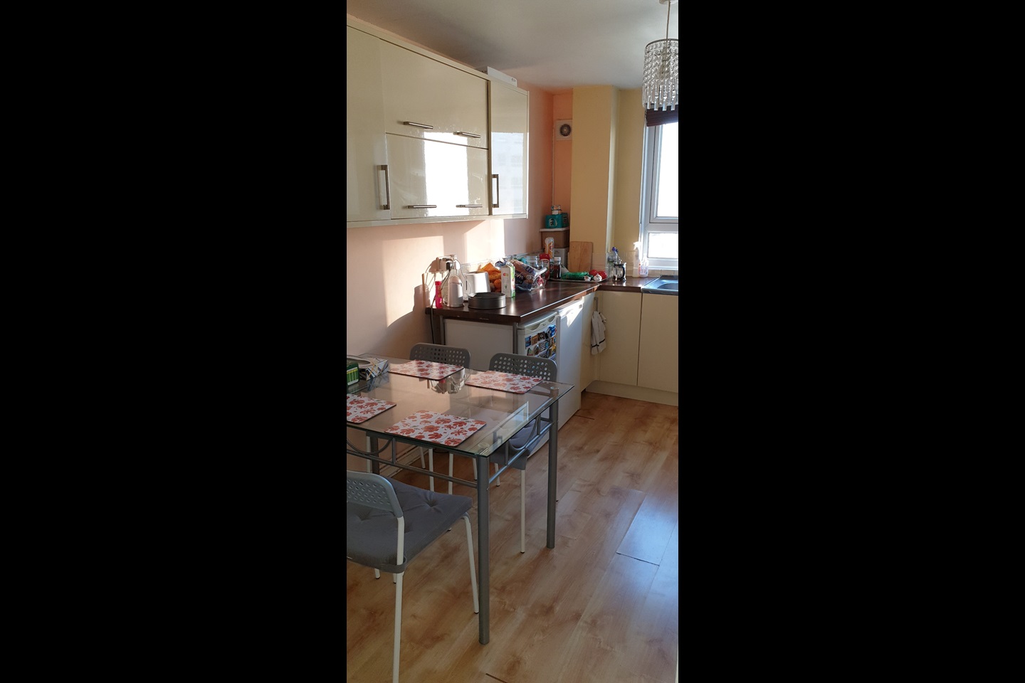 London Room in a Shared Flat, Beaumaris Tower, W3 To Rent Now for £