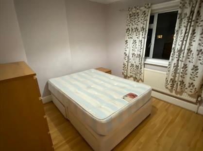Room in a Shared House, Old Oak Road, W3