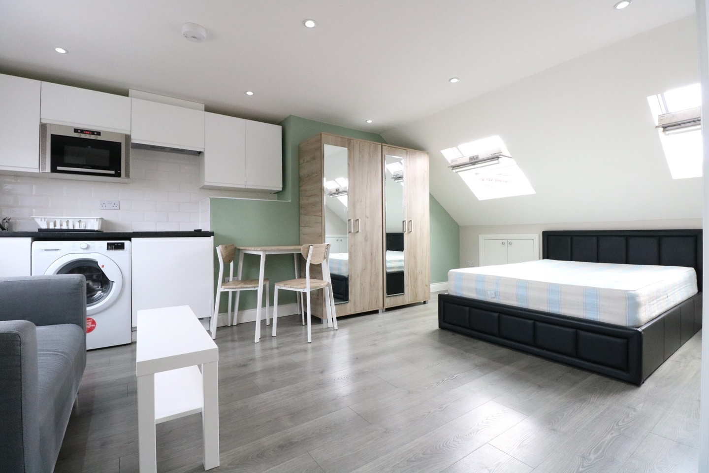 London Studio Flat, Sunningdale Avenue, W3 To Rent Now for £1,300.