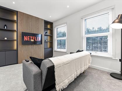 1 Bed Flat, Burlington Road, KT3