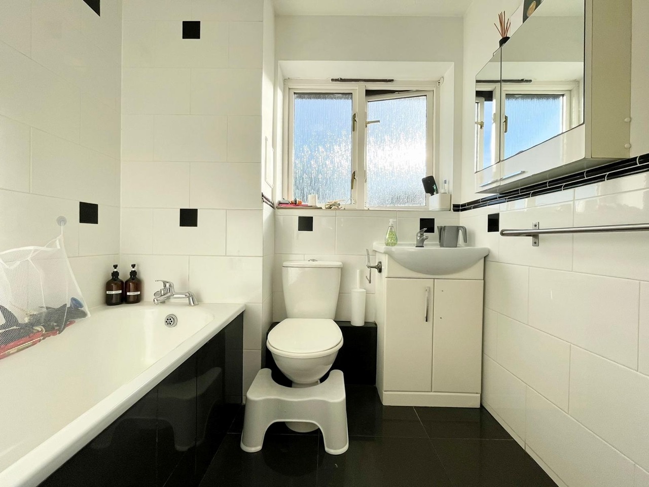 Edgware 2 Bed Flat, Oban Court, HA8 To Rent Now for £1,650.00 p/m