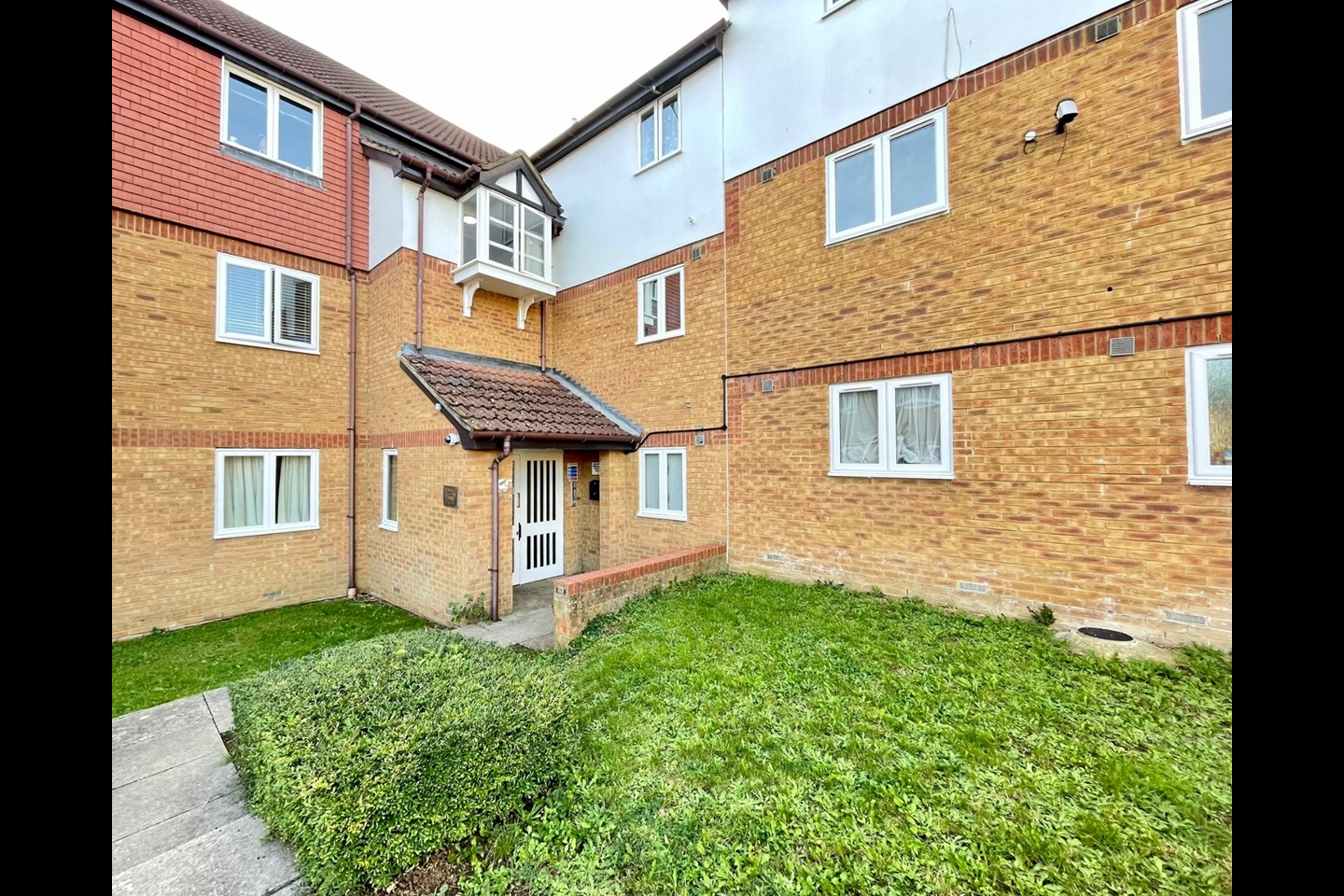 Edgware 2 Bed Flat, Oban Court, HA8 To Rent Now for £1,650.00 p/m