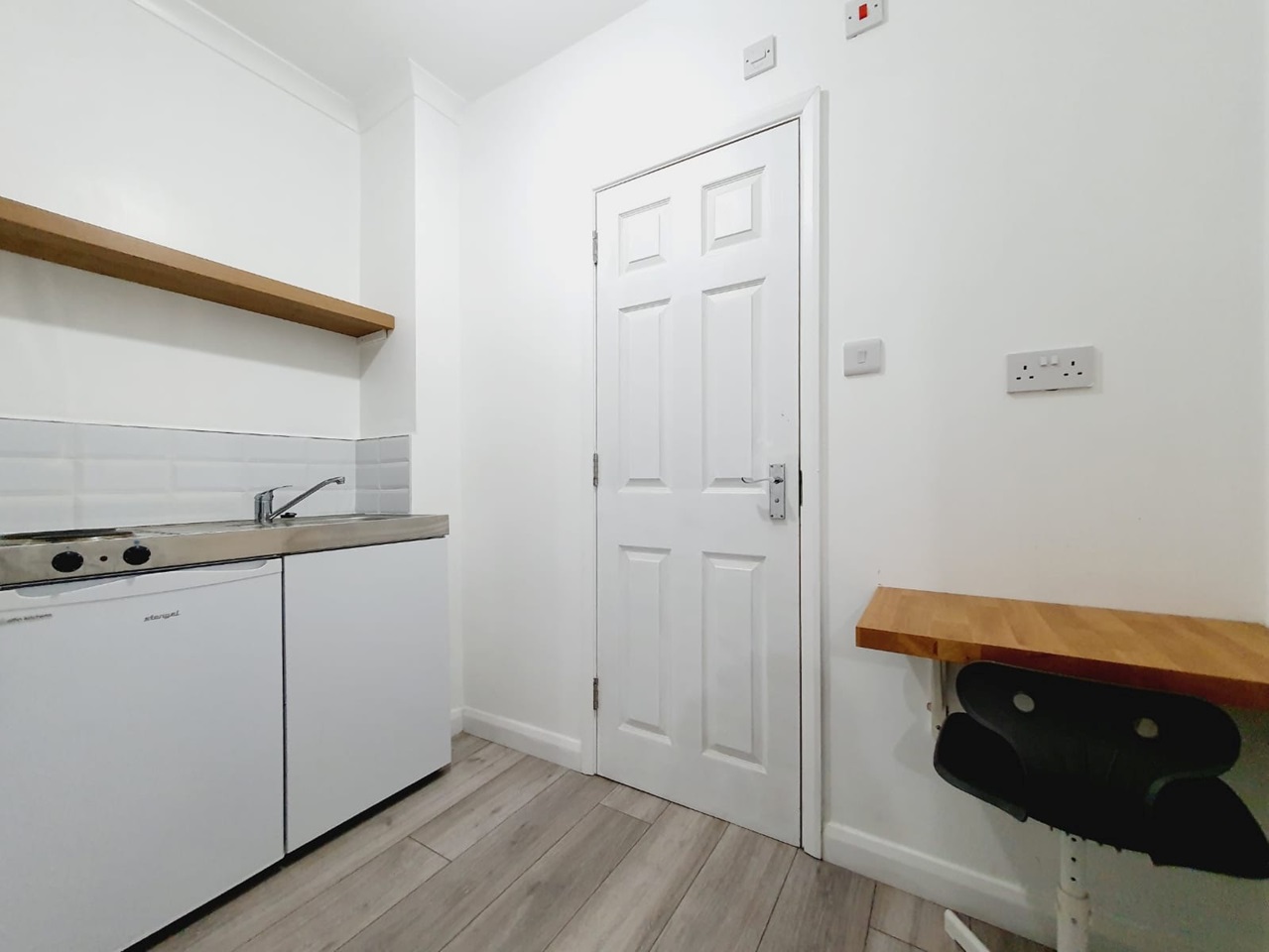 London Studio Flat, Clacton Rd, E17 To Rent Now for £1,000.00 p/m