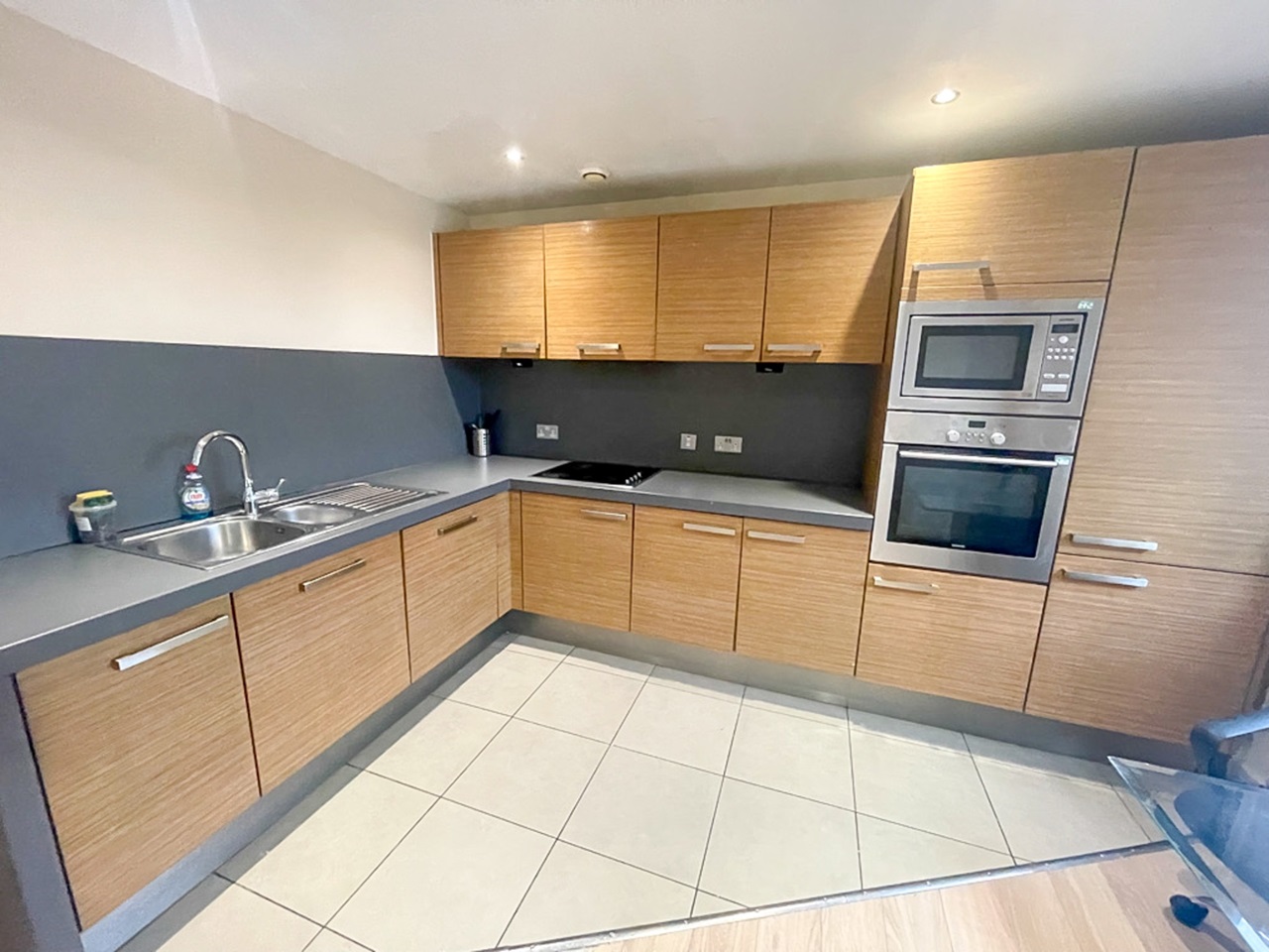 Manchester 2 Bed Flat, Britton House, M4 To Rent Now for £1,200.00 p/m