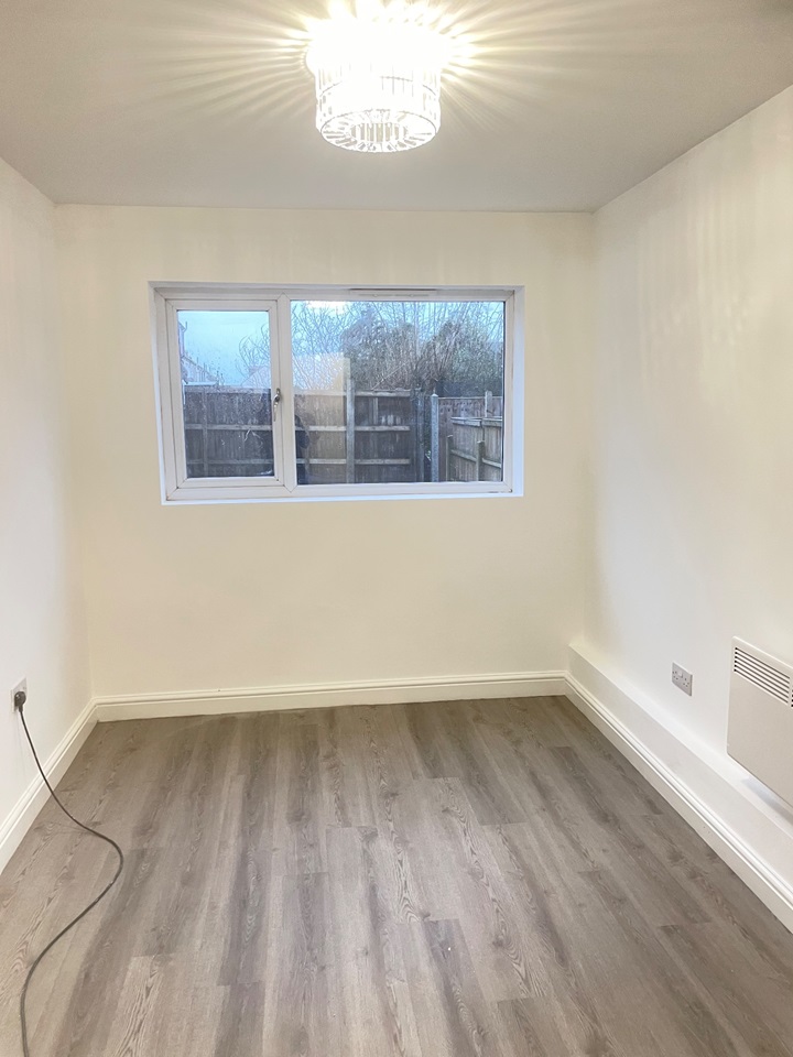 Rainham 2 Bed Upminster Road North, RM13 To Rent Now